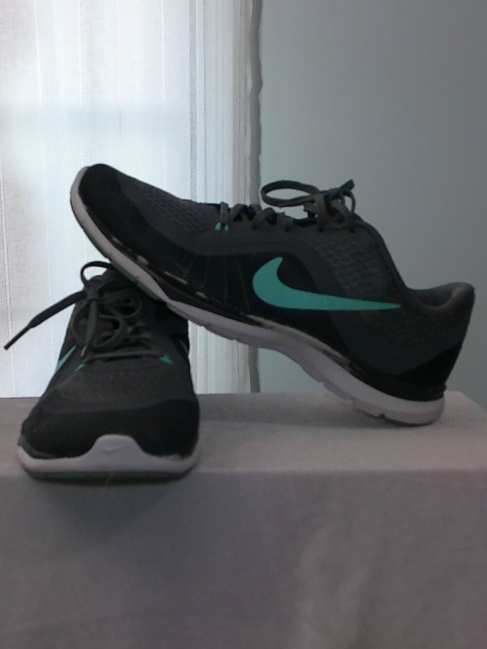 NIKE TRANING FLEX Dark Gray w/ Light Green Details 9.5